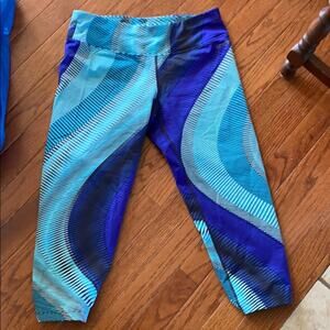 Calvin Klein women’s size L print activewear workout capri leggings